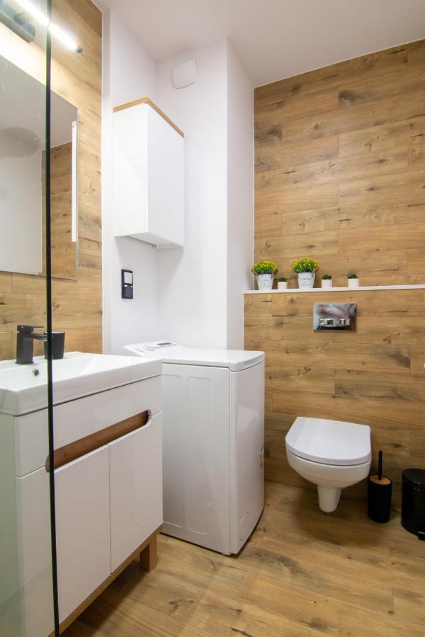 Maya'S Flats & Resorts 51 - Aura 40 กดัญสก์ ภายนอก รูปภาพ